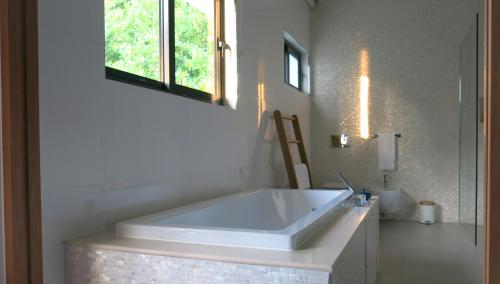 Un baño de Lyla Beach Villa