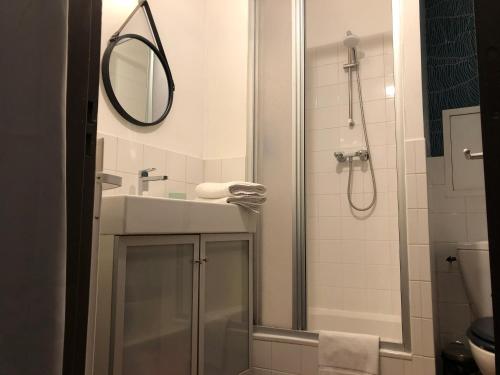 a bathroom with a shower and a sink and a mirror at Studio avec balcon & parking gratuit - Tours Gare in Tours
