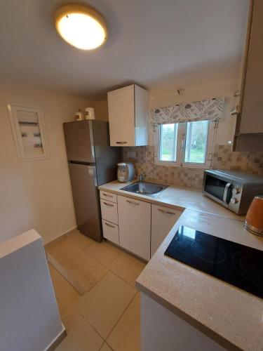 A kitchen or kitchenette at Mandola suite