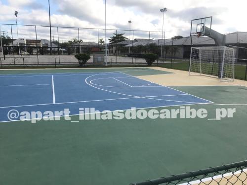 a tennis court with a net on top of it at Apto Cond Ilhas do Caribe - Pr - Beira Mar in Matinhos