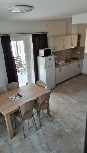 Η κουζίνα ή μικρή κουζίνα στο U8 apartmanház