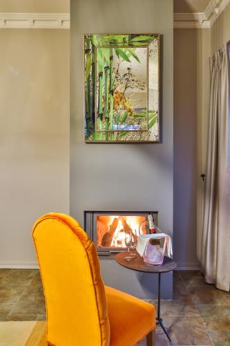 a living room with a table and a fire place at Çetmihan Hotel in Kucukkuyu