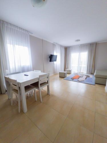 TV a/nebo společenská místnost v ubytování Garden Suites Pinamar
