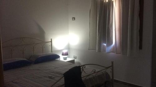 a bedroom with two beds and a window at casa indipendente con accesso diretto al mare in Ovile la Marina
