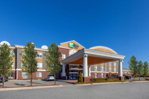 a hospital building with a large building at Holiday Inn Express Hotel & Suites Woodhaven by IHG in Woodhaven