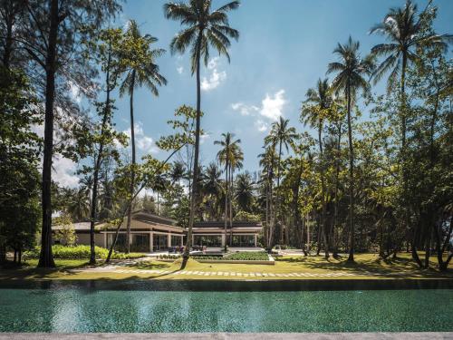 สระว่ายน้ำที่อยู่ใกล้ ๆ หรือใน Avani Plus Khao Lak Resort
