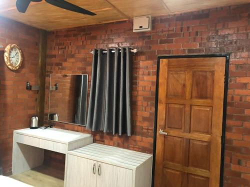 Un baño de Kemuning Orchard Villaa
