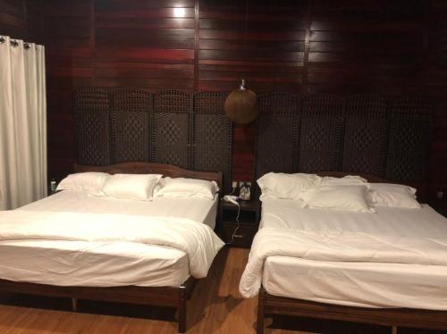 Una cama o camas en una habitación de Kemuning Orchard Villaa