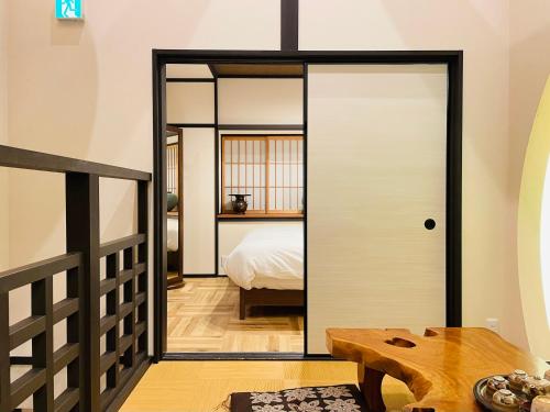 a room with a door leading to a bedroom at 香柏 西京極 - Kouhaku Nishikyogoku, Kyoto Machiya in Kyoto