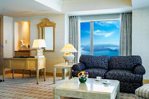 Posezení v ubytování Vignette Collection The Windsor Hotel TOYA by IHG