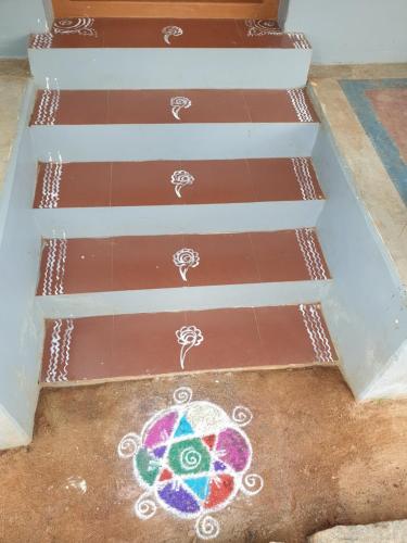 a set of stairs with a flower painted on them at TANJORE HOME STAY in Thanjāvūr