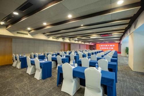 a conference room with blue tables and white chairs at Shanghai Tiancheng Hotel in Shanghai