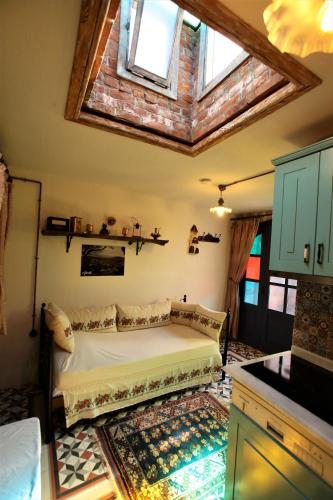 a bedroom with a bed in the corner of a room at CavlıHane 1885 in Ayvalık