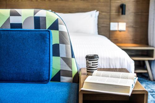 Кровать или кровати в номере Holiday Inn Express Melbourne Little Collins by IHG