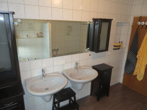 Ένα μπάνιο στο Ferienhaus Waldblick