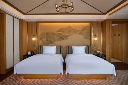 Ένα ή περισσότερα κρεβάτια σε δωμάτιο στο Hotel Indigo Diqing Moonlight City by IHG