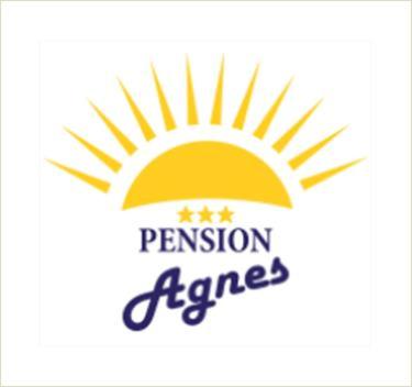 un logo pour une agence de tennis au soleil dans l'établissement Pension Agnes, à Sankt Kanzian