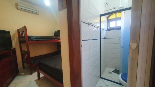 Ванная комната в Piscina, Churrasqueira, Wi-Fi, SmartTv, 4dorm, Comércios na porta