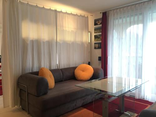 a living room with a couch and a glass table at Apartment Casa Wiro in Magadino