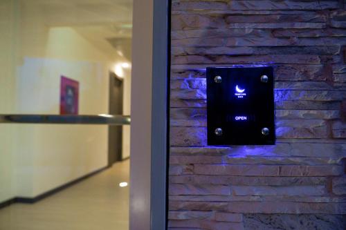 a lightswitch on the side of a brick wall at Hotel Luna in Vigonovo