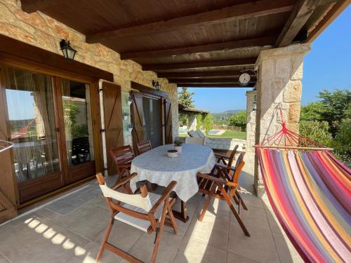 Gallery image of Jordan's Stone House in Siviri