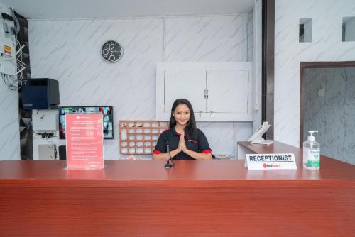 a woman standing behind a counter in a room at RedDoorz Plus near ITC Cempaka Mas 2 in Jakarta