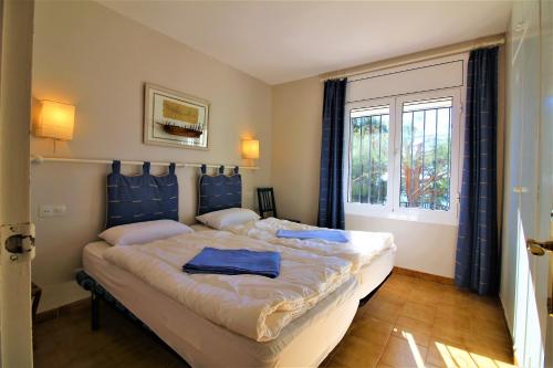 Säng eller sängar i ett rum på Global Immo 8002 Los Torrinos