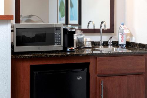 Dapur atau dapur kecil di Hyatt Place Memphis Primacy Parkway