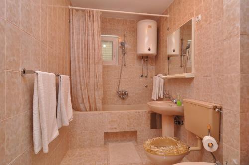 Kúpeľňa v ubytovaní Spacious 100m2 apt w big terrace & great sea view