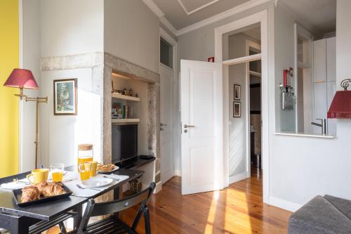 Bright Tailor Made Apartment by the Castle