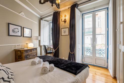 Bright Tailor Made Apartment by the Castle
