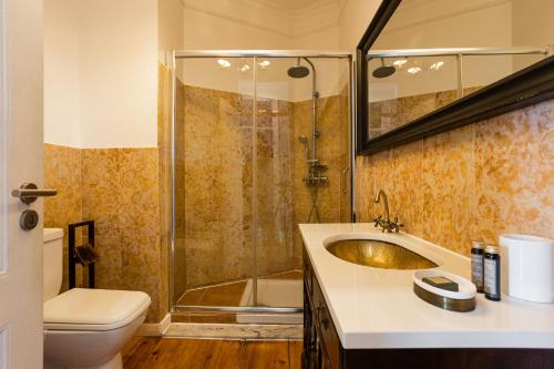 Bright Tailor Made Apartment by the Castle