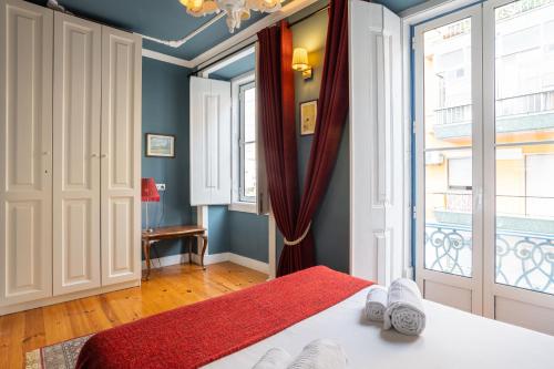 Bright Tailor Made Apartment by the Castle