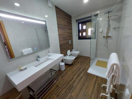 Vonios kambarys apgyvendinimo įstaigoje Muralha Azibo Dreams