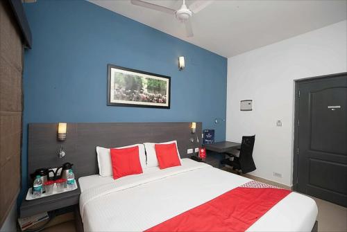 En eller flere senger på et rom på StayEasy Tiruvanmiyur (Unit of Prohotel)