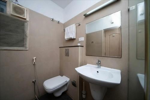 Koupelna v ubytování StayEasy Tiruvanmiyur (Unit of Prohotel)
