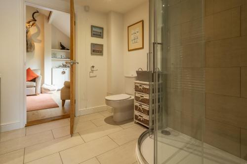 Kylpyhuone majoituspaikassa The Lodge, Wherstead