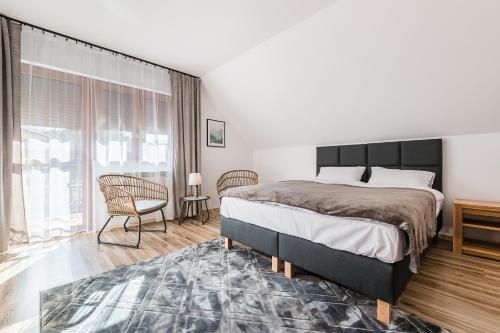 Un pat sau paturi într-o cameră la Dom w Bieszczadach