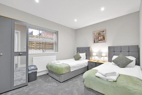 Galería fotográfica de Crown Place 2 & 3 Bedroom Luxury Apts with Parking in Shepperton By 360Stays en Shepperton