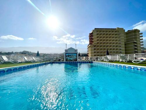 Standard Studio, Wifi, rooftop pool that has a beautiful ...