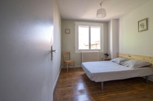 Postel nebo postele na pokoji v ubytování La cahute, Gîte avec jardin pour 15 personnes