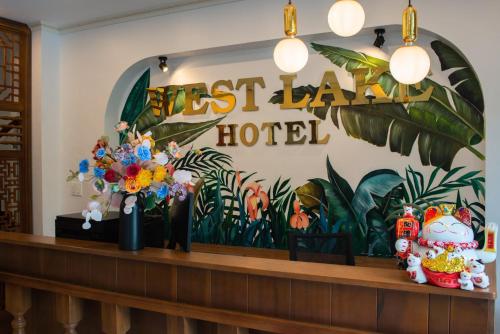 Certifikát, hodnocení, plakát nebo jiný dokument vystavený v ubytování West Lake Hotel - Near Bai Dai Beach