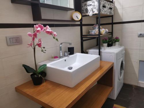 Kúpeľňa v ubytovaní Bnbook Trilo Mind Rho Trilocale con 2 camere e 2 bagni