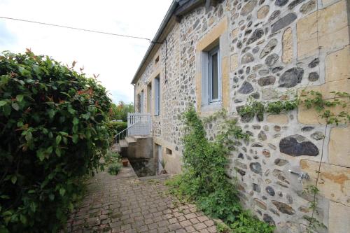 an old stone building with a walkway next to it at Gîte du Verger in Onlay