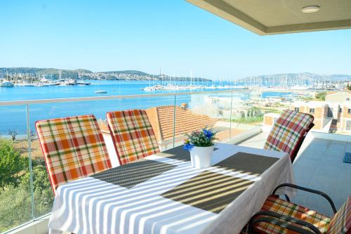 Fotografia z galérie ubytovania Luxury 90 m2 apt w balcony & spectacular sea view v Trogiri