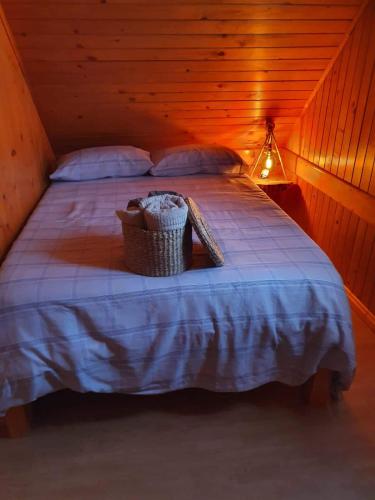 a bedroom with a bed with a basket on it at Cabaña de madera especial y acogedora in Cardenete