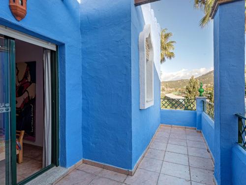 Casa azul con balcón con vistas en Belvilla by OYO La Casa Az l, en Zahara de los Atunes