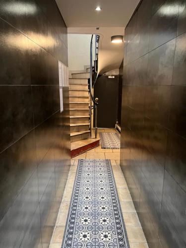 a hallway with a staircase with a tile floor and a stairwell at 07 - Chambre proche Paris et Transports avec TV WIFI in Saint-Denis