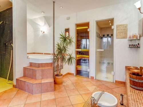 Koupelna v ubytování Apartment in Schleiden with Sauna and Nature
