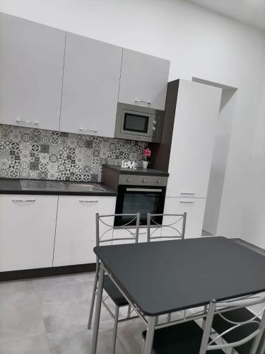 Η κουζίνα ή μικρή κουζίνα στο Darsena Apartments1